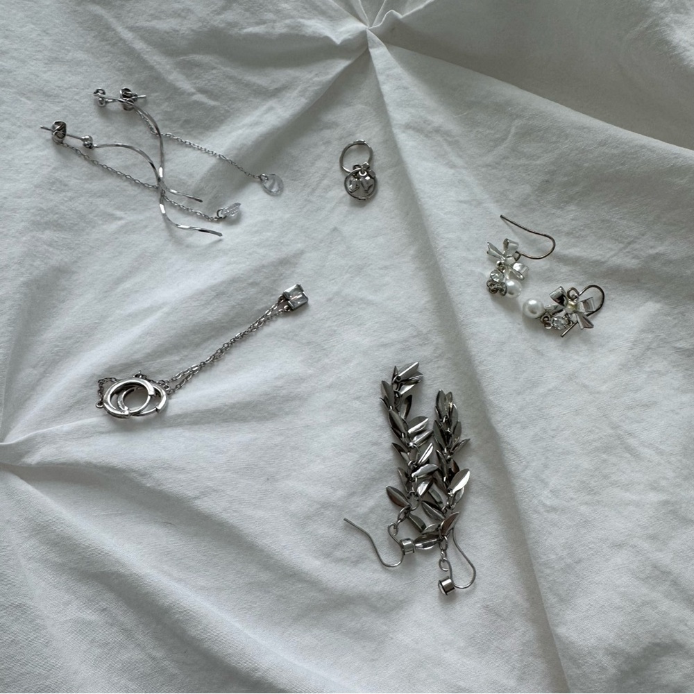 5 pairs of silver earrings